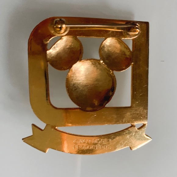 Walt Disney Attractions Guest Relations Host Official Pin - Picture 12 of 12